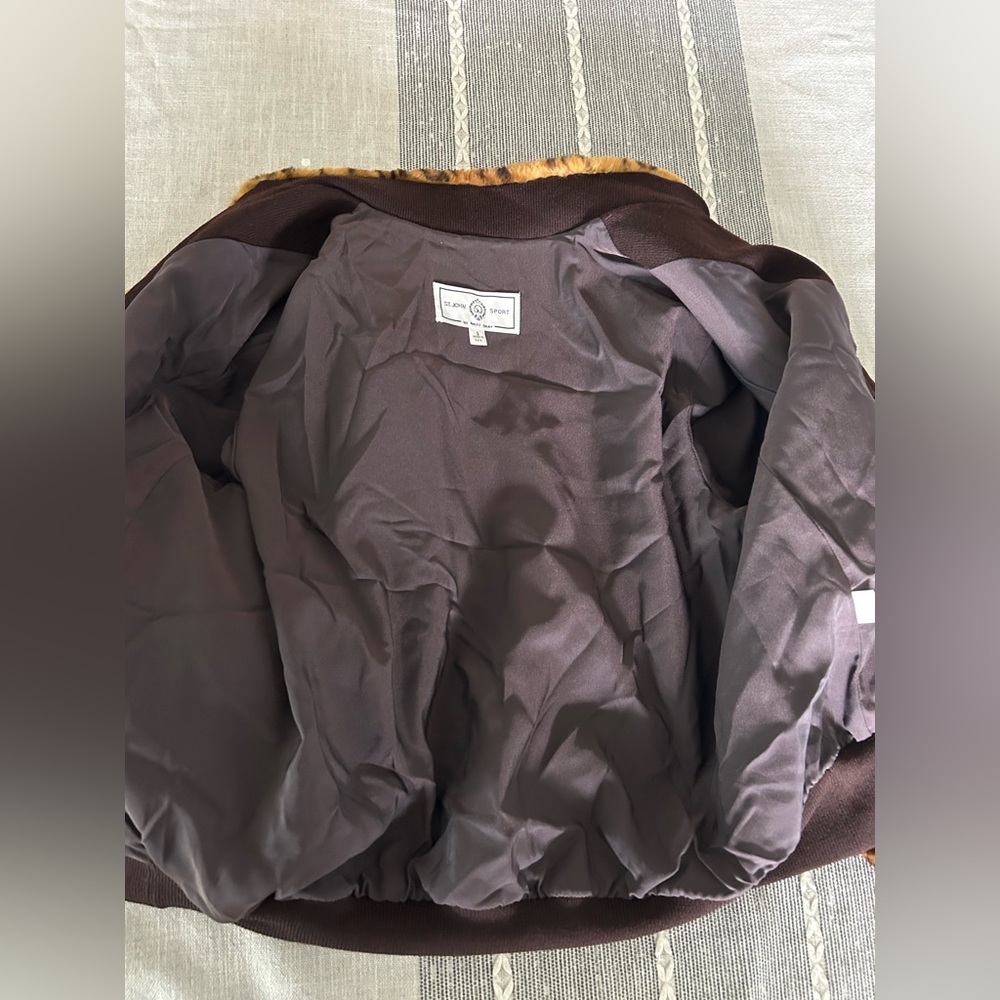 St. John Sport Faux Fur Bomber Jacket Chubby Leopard Size Small Signature Zipper - Picture 9 of 12